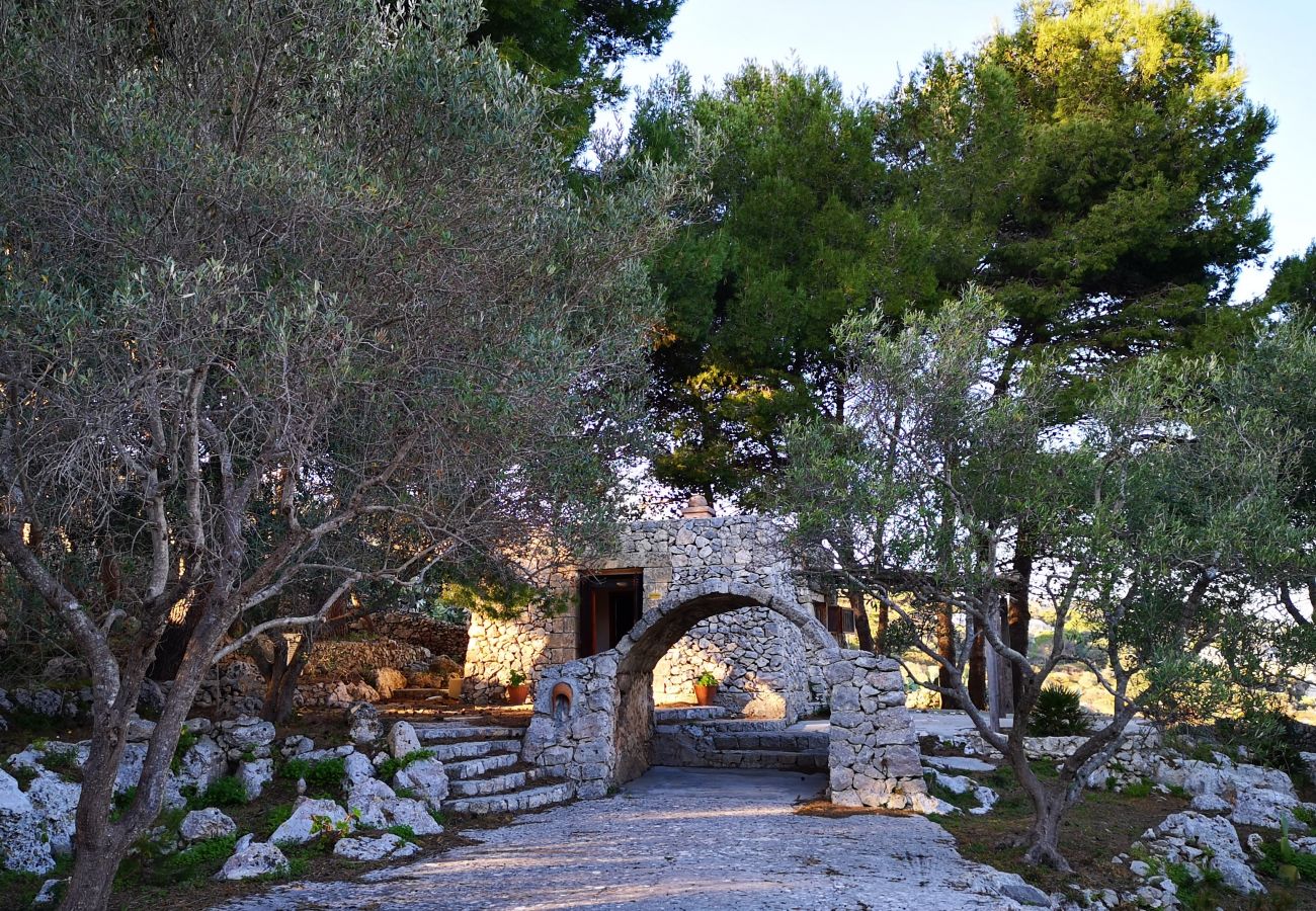 Trullo in Castro - Romantisches Trullo über dem Fjord mit Meerzugang (Haus G)