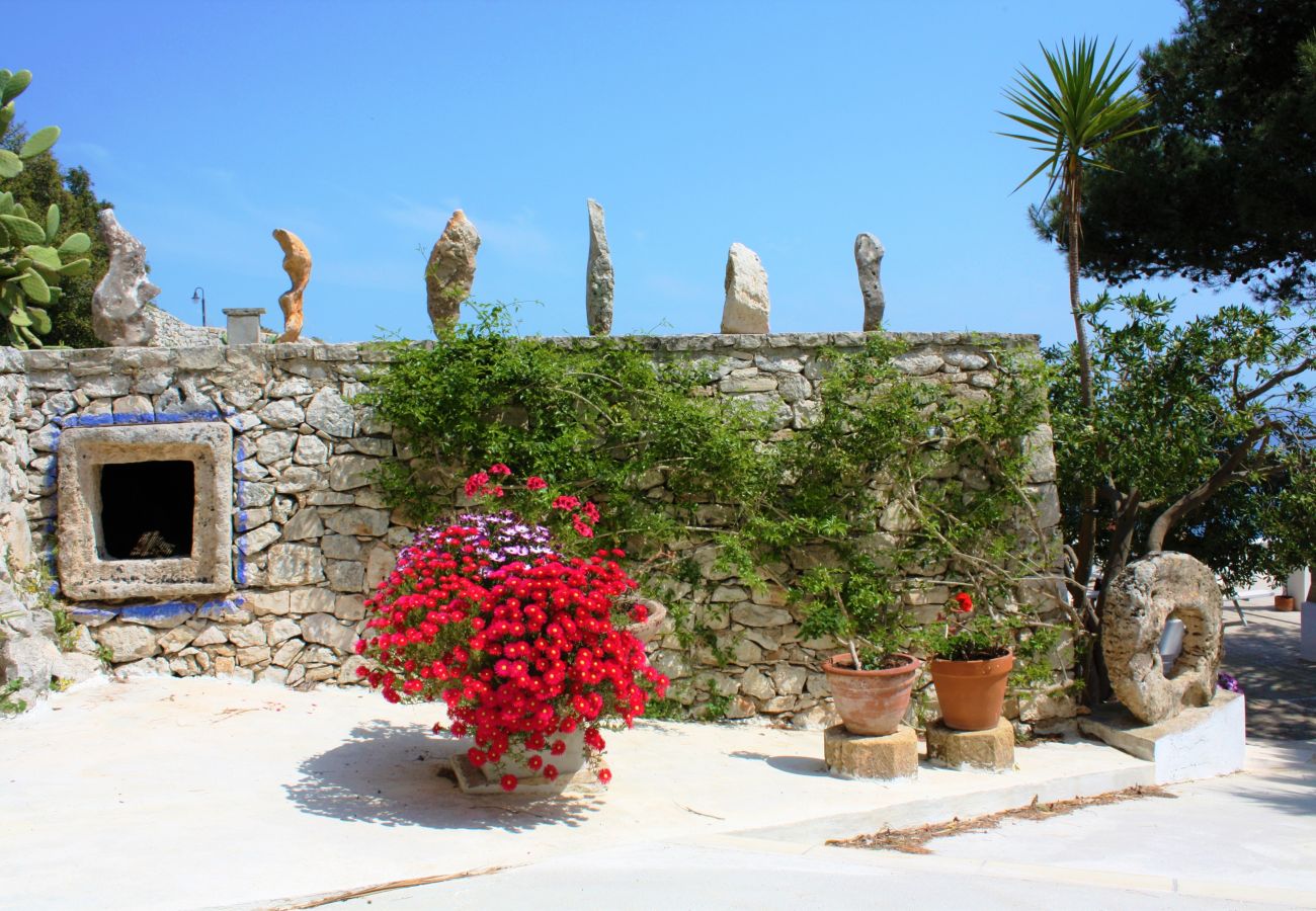 Villa in Gagliano del Capo - Große Villa mit Außenwhirlpool über dem Meer