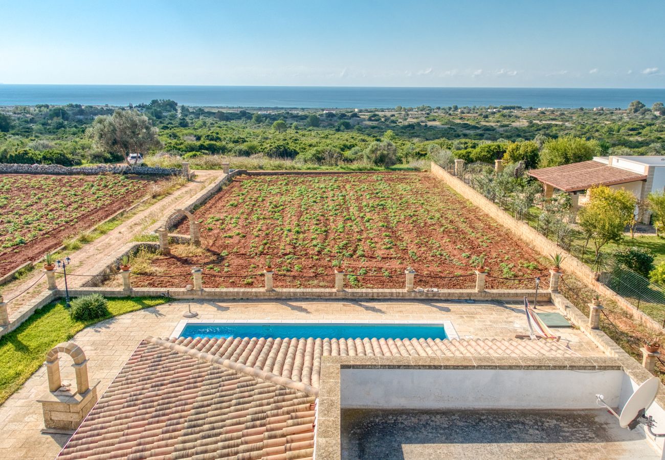 Villa in Salve - 2km vom Sandstrand: Pool-Ferienhaus mit Meerblick