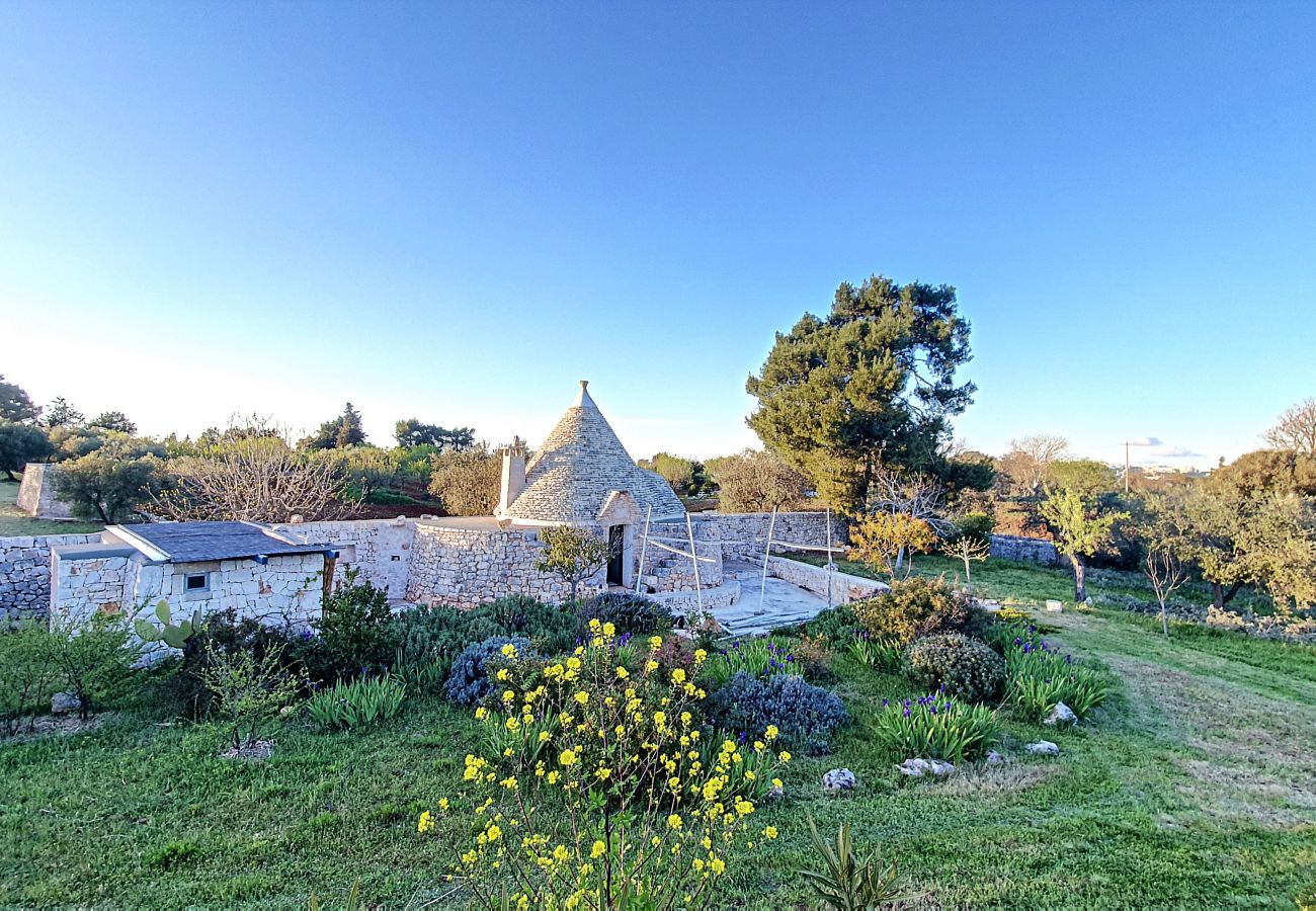 Villa in Cisternino - Privates Trulli-Anwesen mit Naturpool