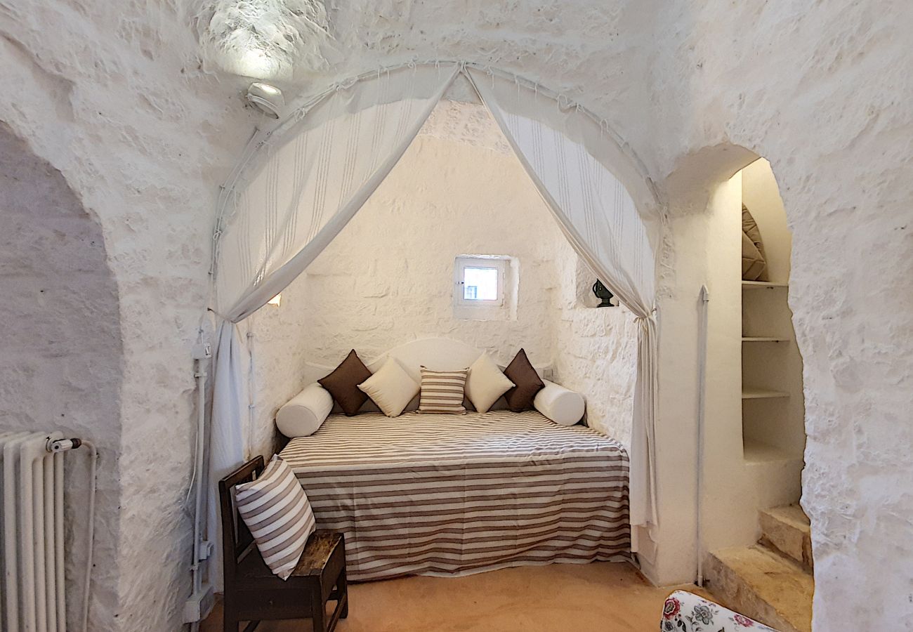 Villa in Cisternino - Privates Trulli-Anwesen mit Naturpool