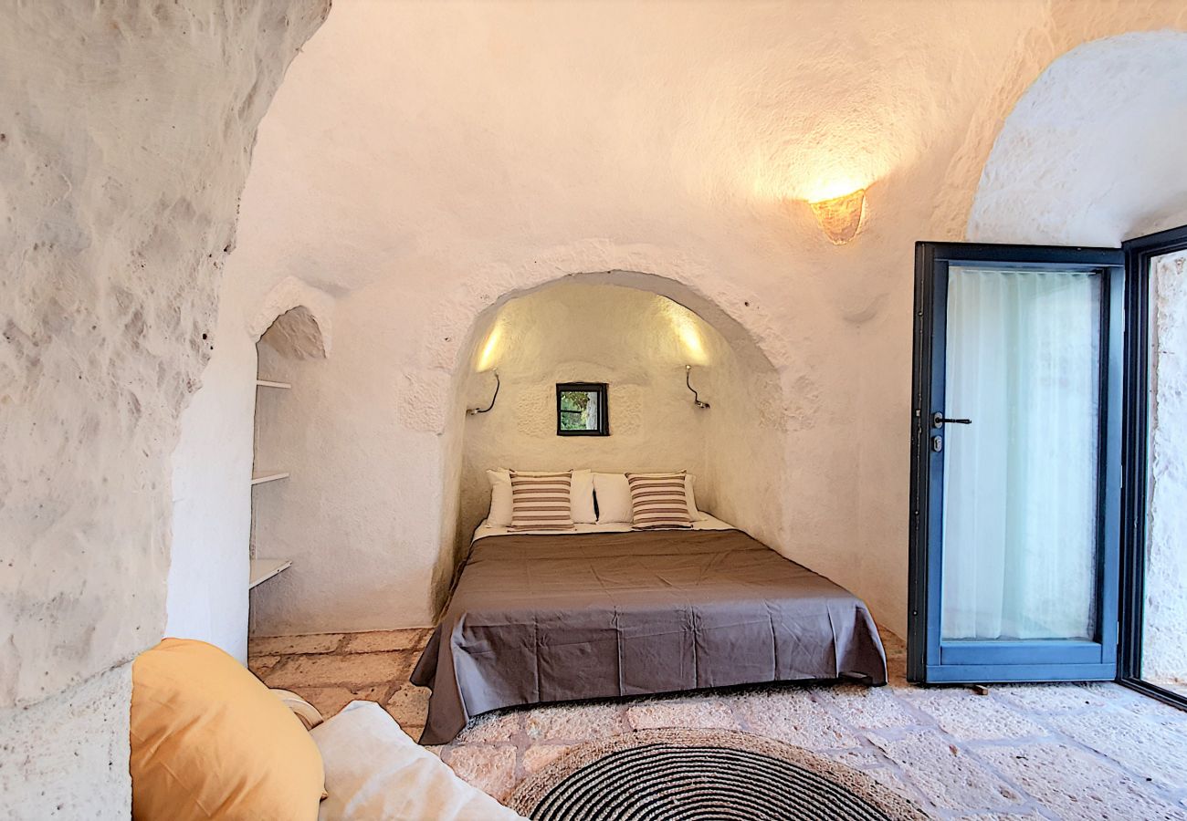 Villa in Cisternino - Privates Trulli-Anwesen mit Naturpool