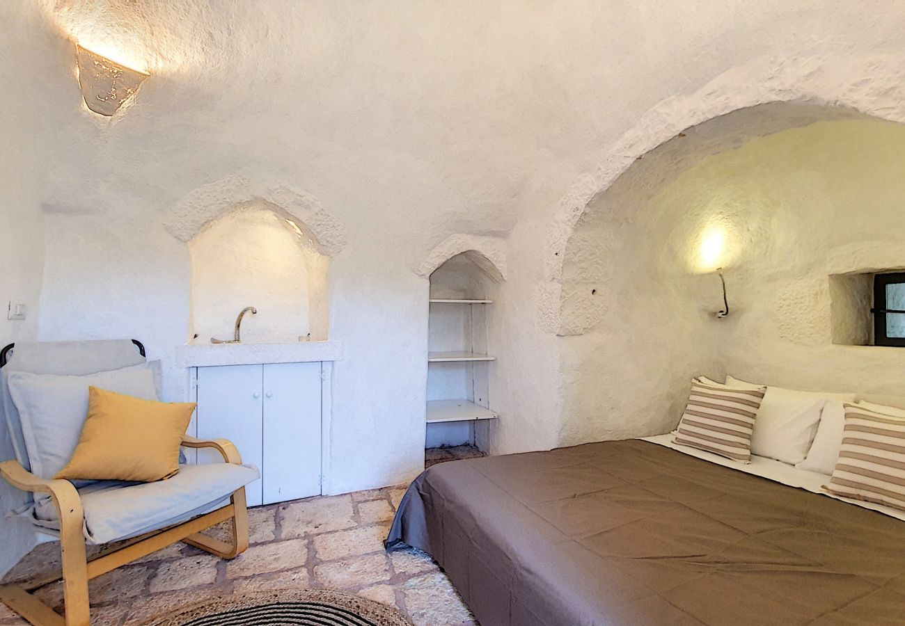 Villa in Cisternino - Privates Trulli-Anwesen mit Naturpool