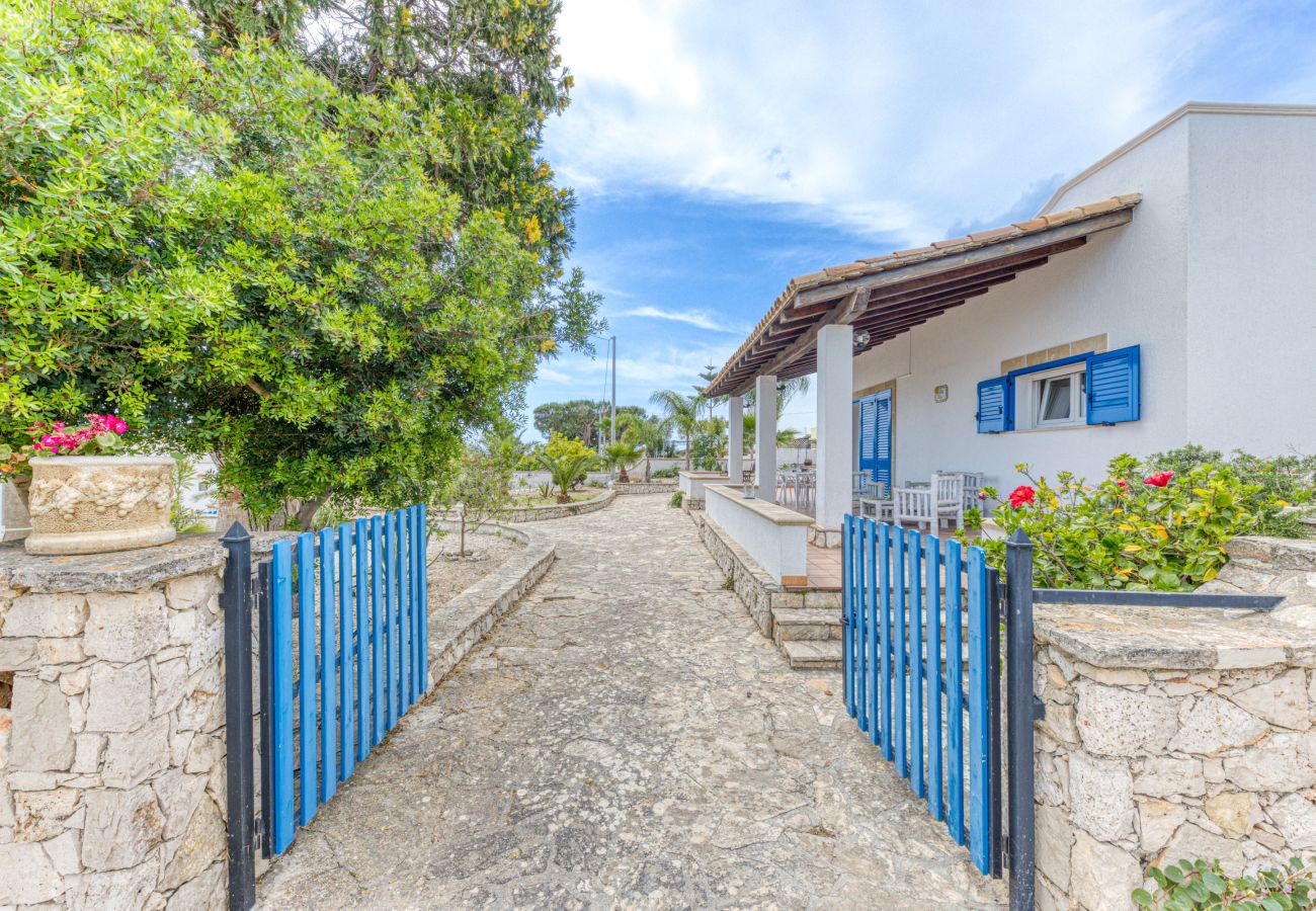 Ferienhaus in Pescoluse - Hübsches Ferienhaus mit Pool 1km vom Sandstrand von Pescoluse