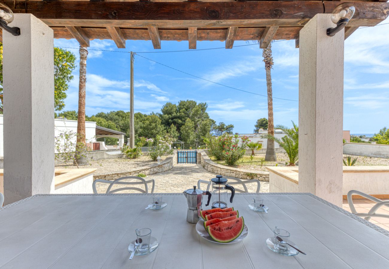 Ferienhaus in Pescoluse - Hübsches Ferienhaus mit Pool 1km vom Sandstrand von Pescoluse