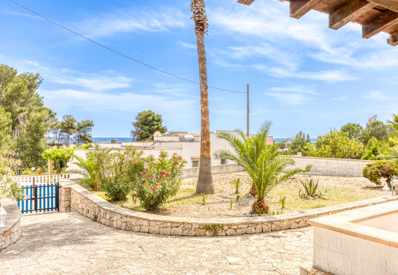 Ferienhaus in Pescoluse - Hübsches Ferienhaus mit Pool 1km vom Sandstrand von Pescoluse