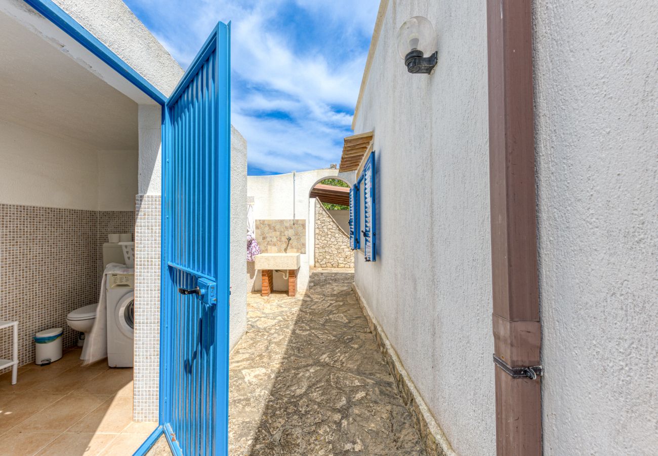 Ferienhaus in Pescoluse - Hübsches Ferienhaus mit Pool 1km vom Sandstrand von Pescoluse