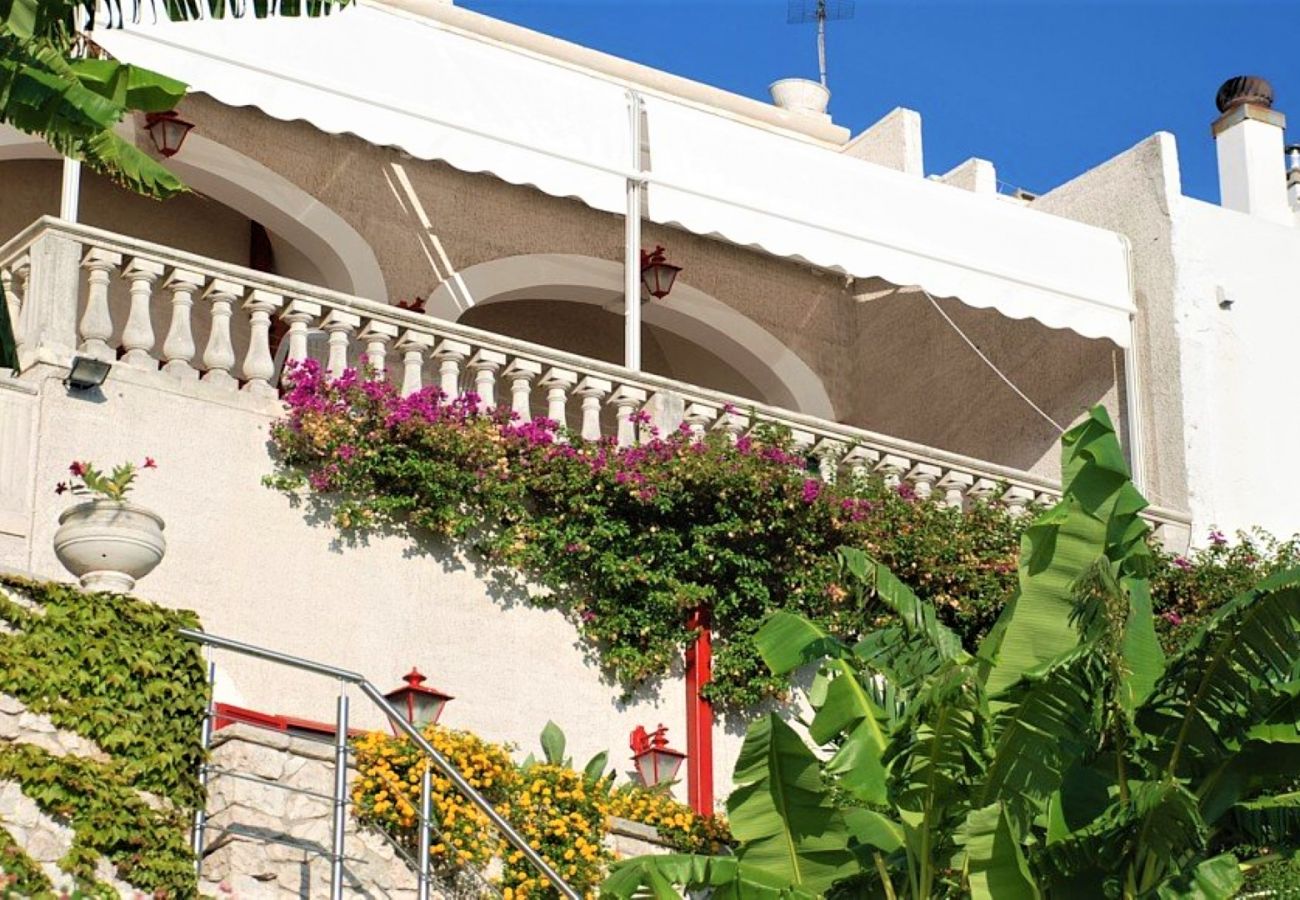 Ferienhaus in Castro - Außenwhirlpool u. Meerblick in der antiken Festung