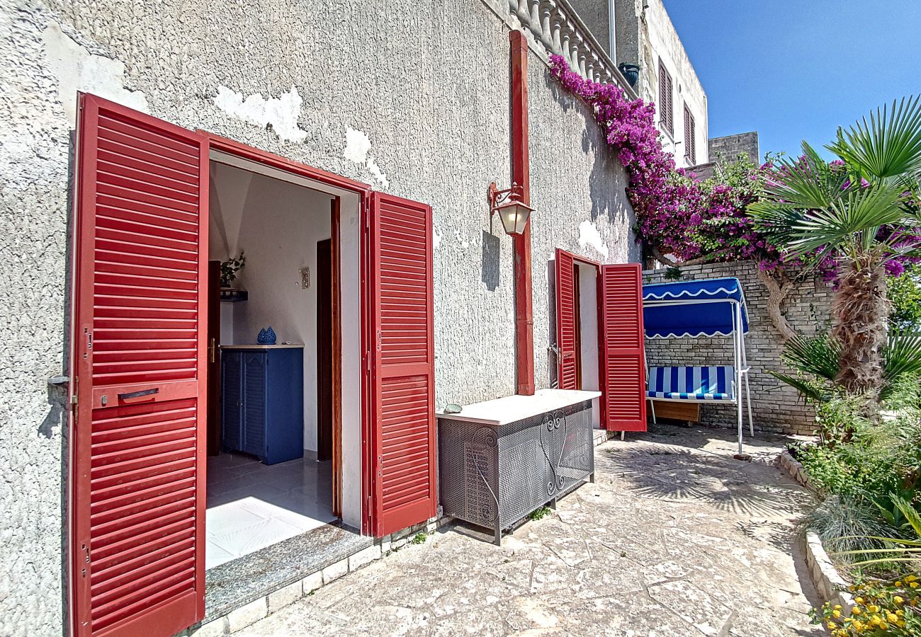 Ferienhaus in Castro - Außenwhirlpool u. Meerblick in der antiken Festung