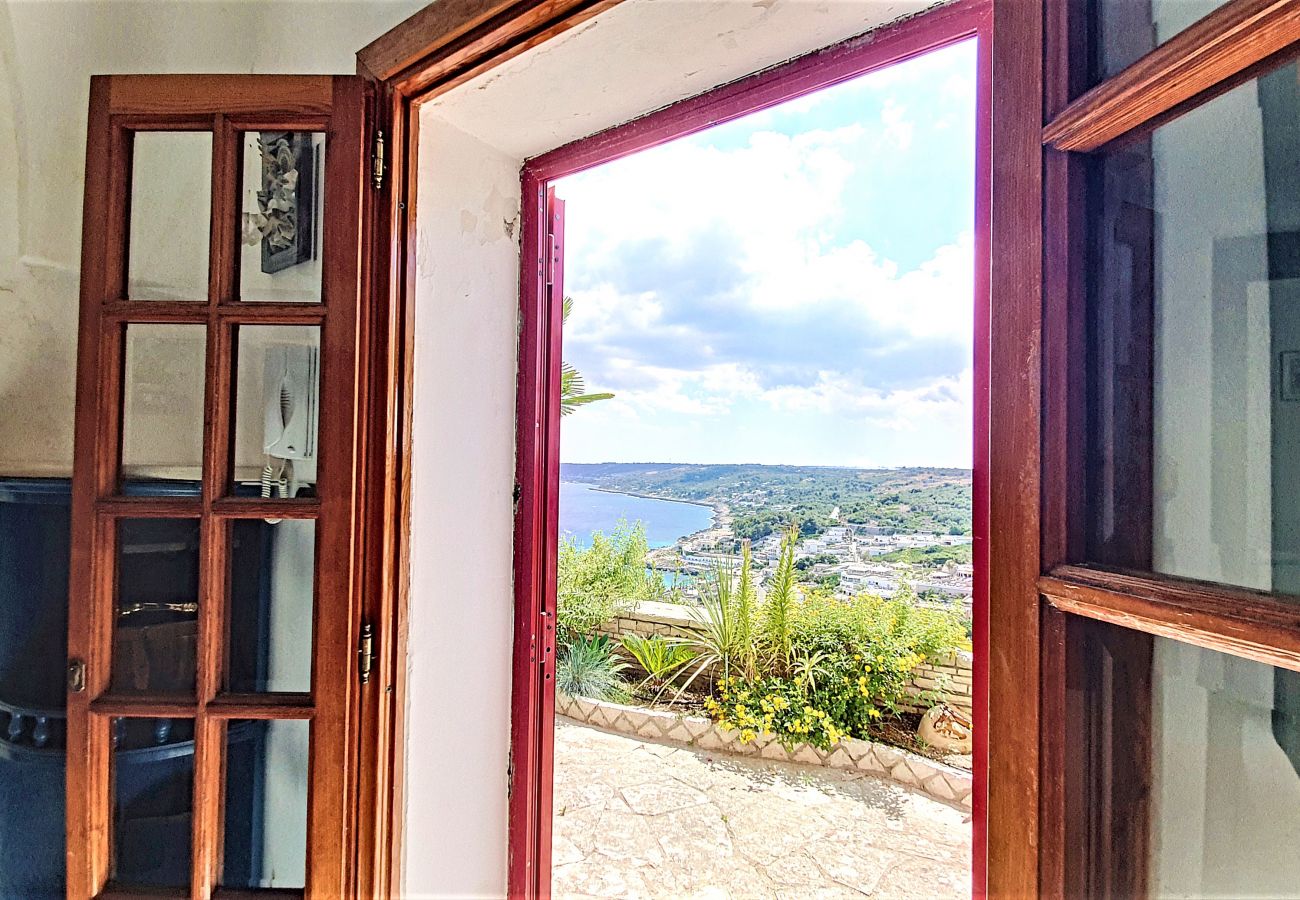 Ferienhaus in Castro - Außenwhirlpool u. Meerblick in der antiken Festung