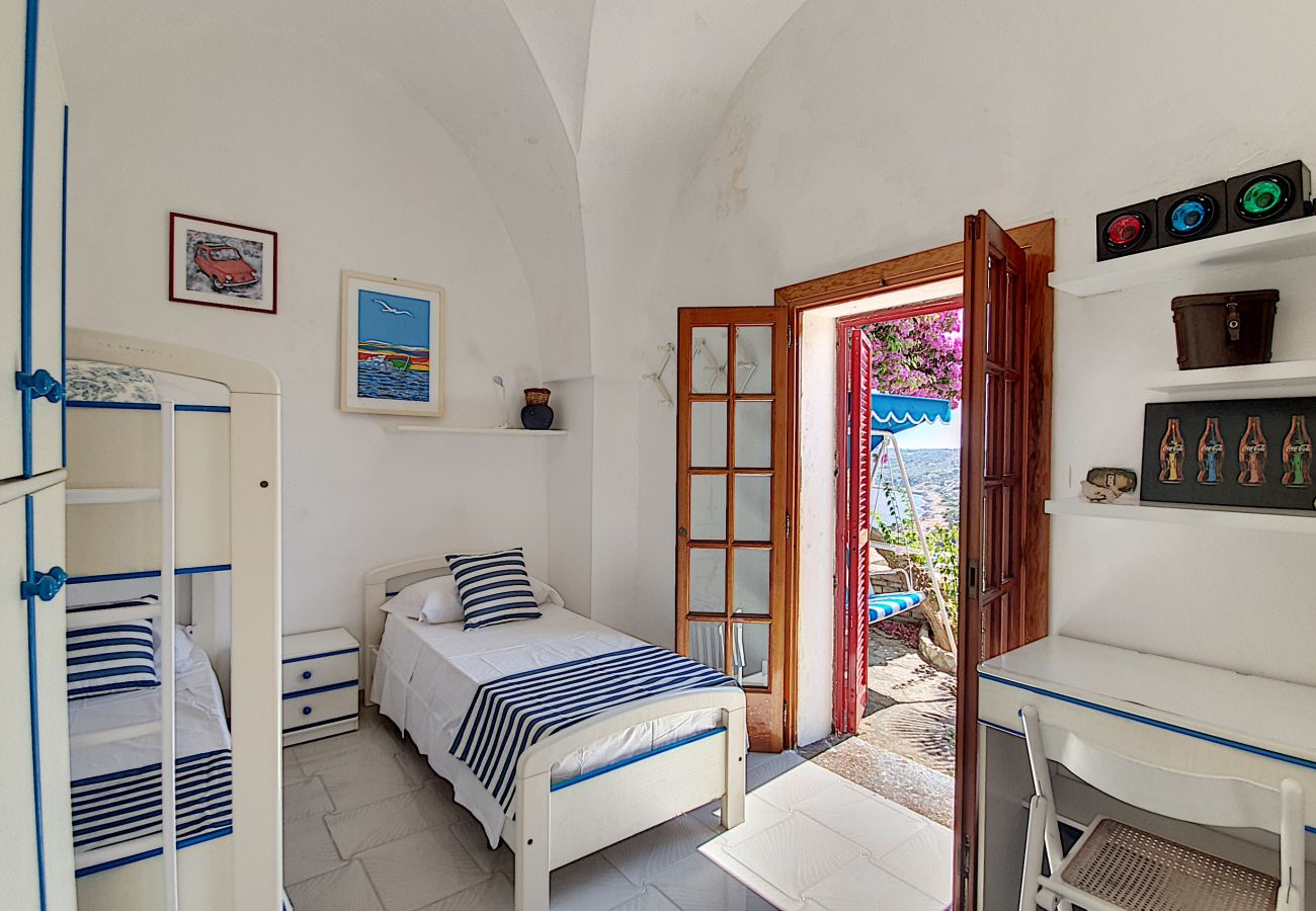 Ferienhaus in Castro - Außenwhirlpool u. Meerblick in der antiken Festung