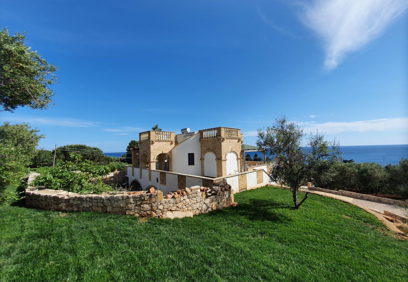 Ferienhaus in Torre Vado - Haus mit 3 Wohnungen & Pool, 250m vom Meer