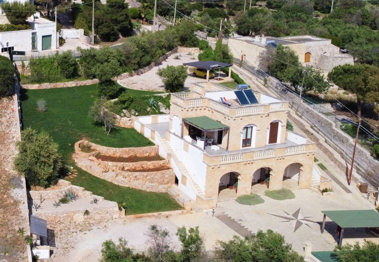 Ferienhaus in Torre Vado - Haus mit 3 Wohnungen & Pool, 250m vom Meer