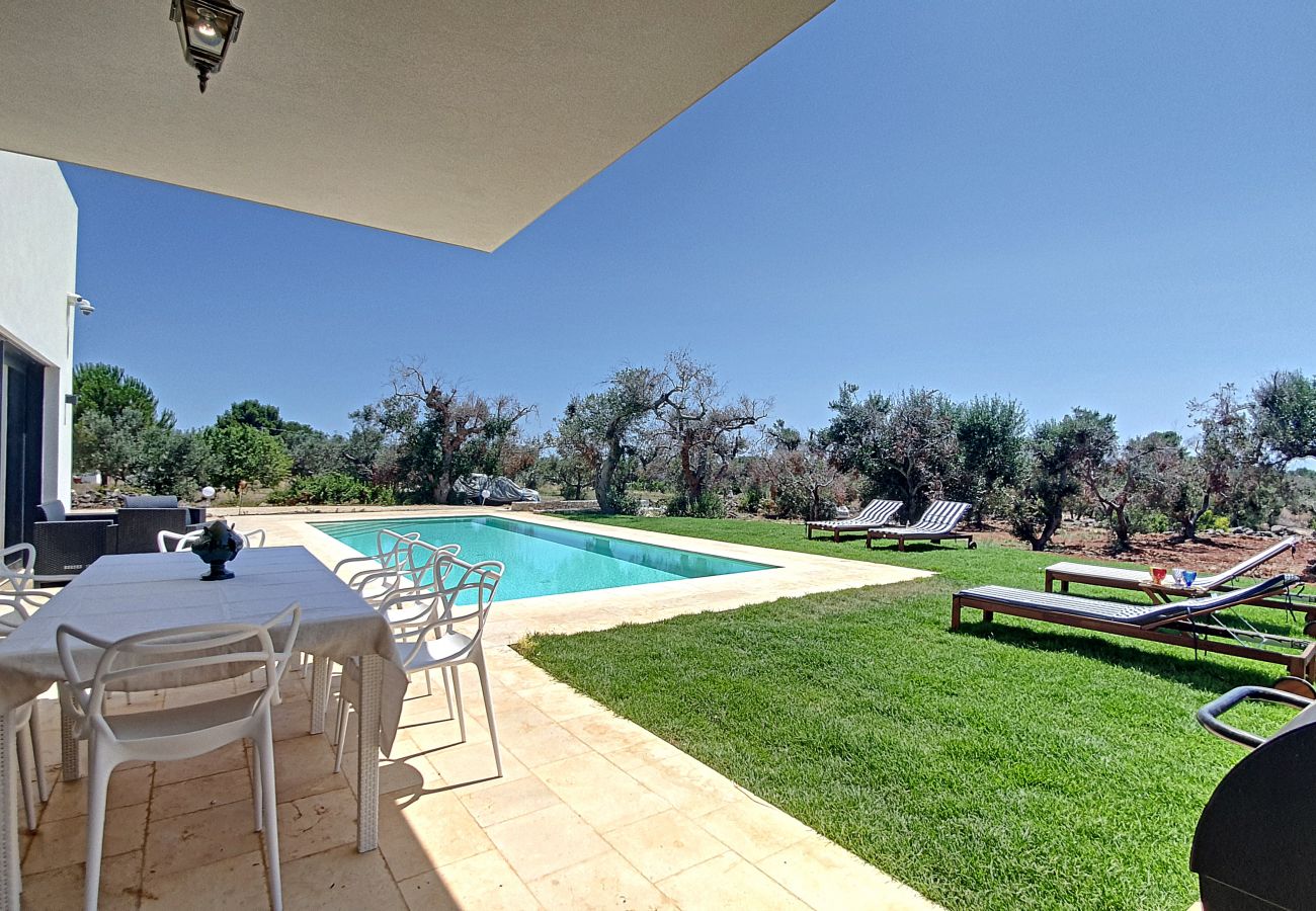 Villa in Leuca - Moderne Traumvilla mit Pool, 1 km vom Meer