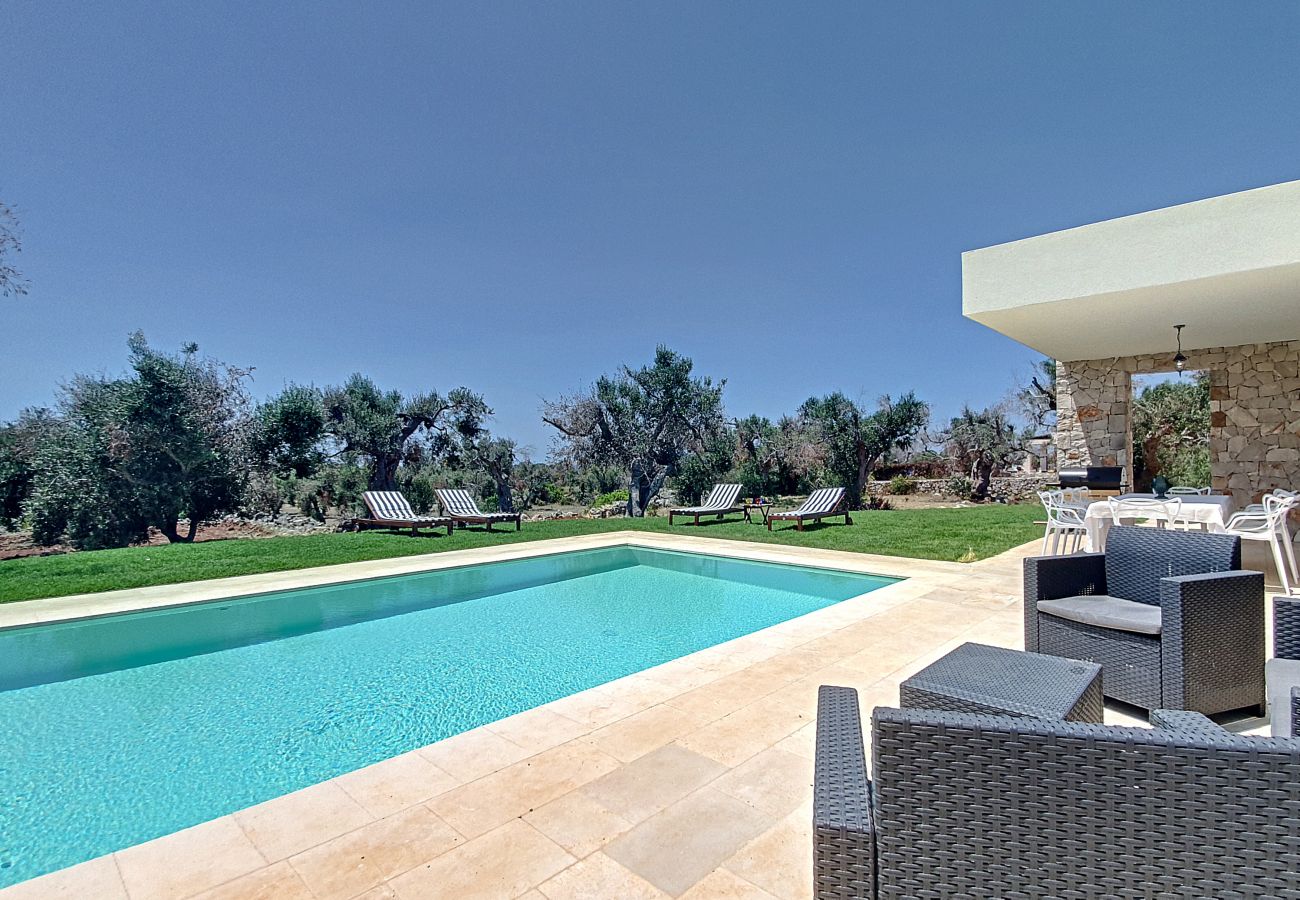 Villa in Leuca - Moderne Traumvilla mit Pool, 1 km vom Meer