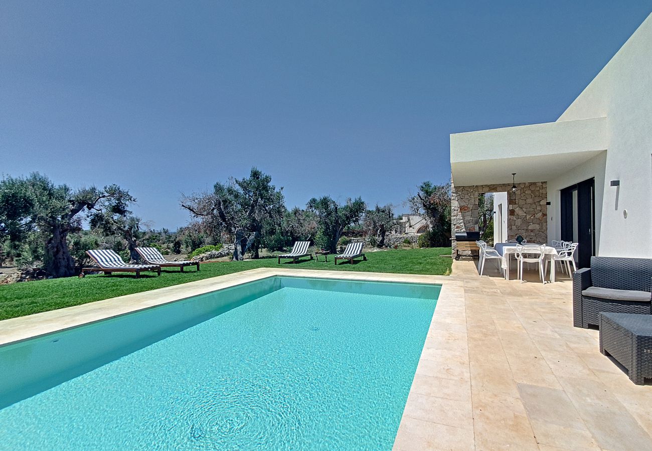 Villa in Leuca - Moderne Traumvilla mit Pool, 1 km vom Meer