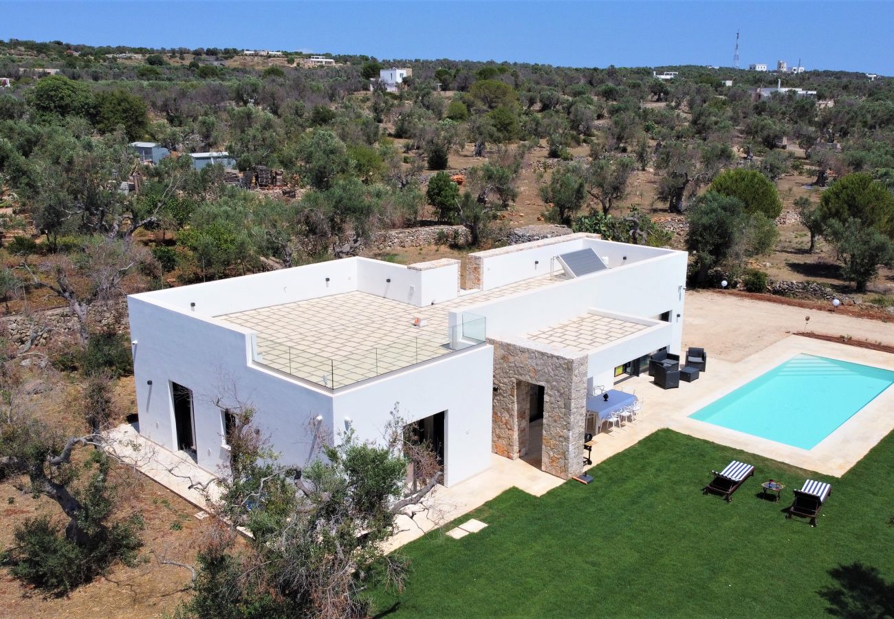 Villa in Leuca - Moderne Traumvilla mit Pool, 1 km vom Meer