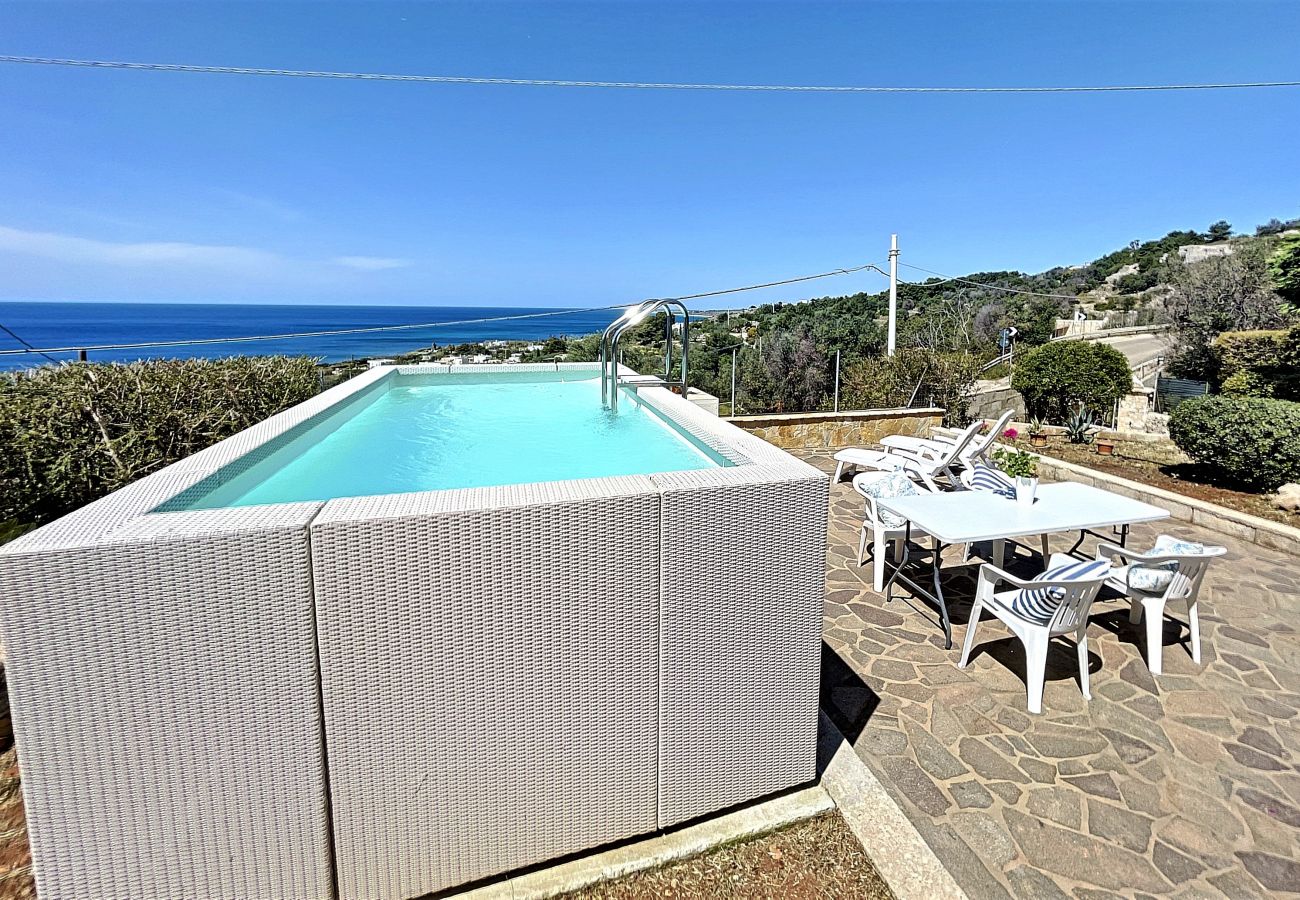 Ferienhaus in Torre Vado - Ferienhaus mit Design-Pool & Meerblick beim Strand