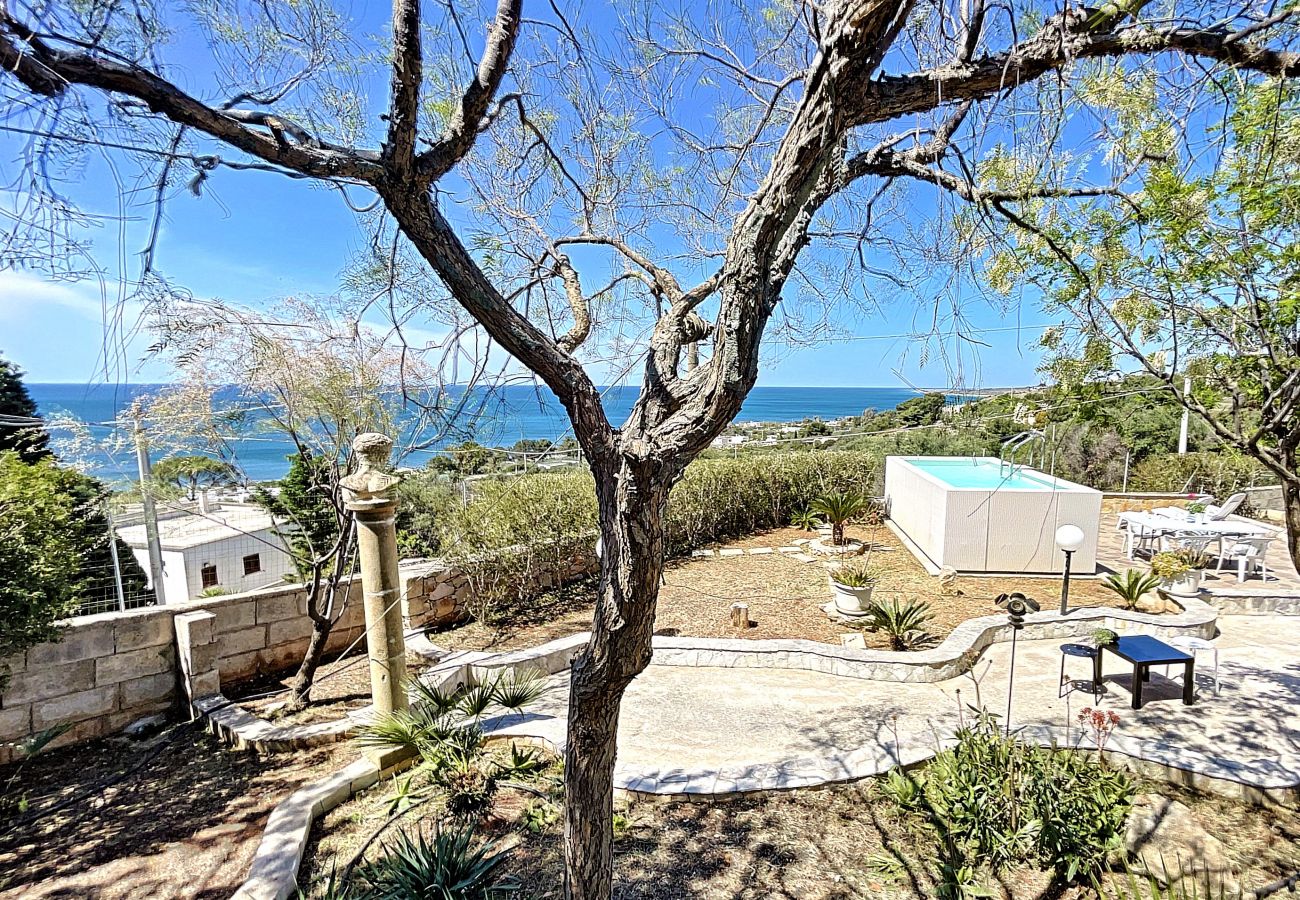 Ferienhaus in Torre Vado - Ferienhaus mit Design-Pool & Meerblick beim Strand