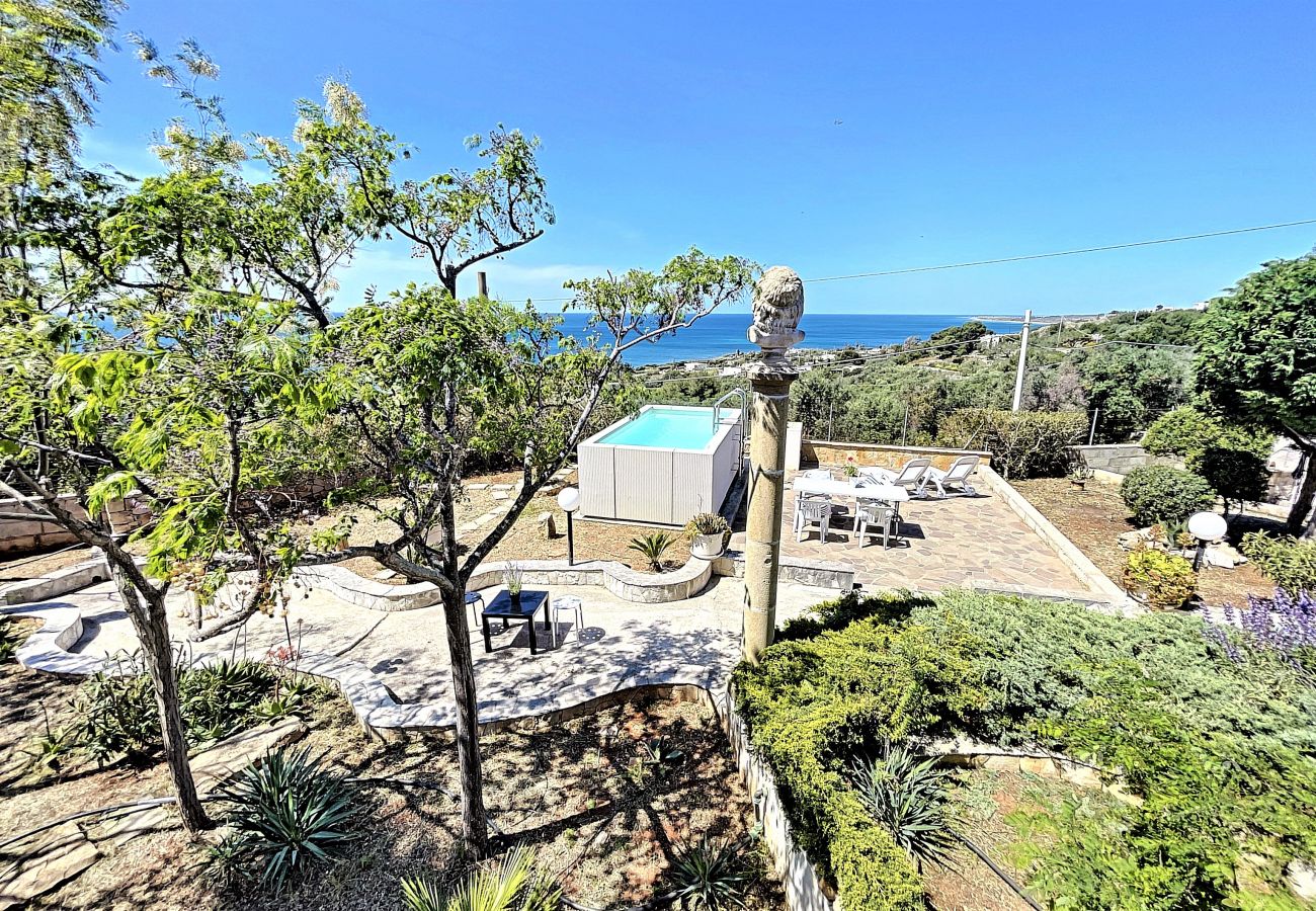 Ferienhaus in Torre Vado - Ferienhaus mit Design-Pool & Meerblick beim Strand