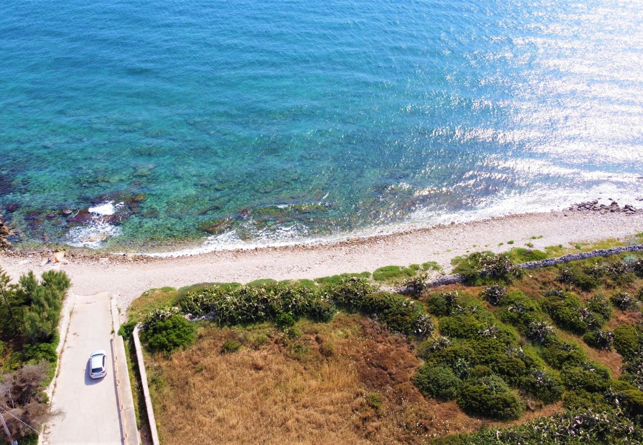 Ferienhaus in Torre Vado - Ferienhaus mit Design-Pool & Meerblick beim Strand