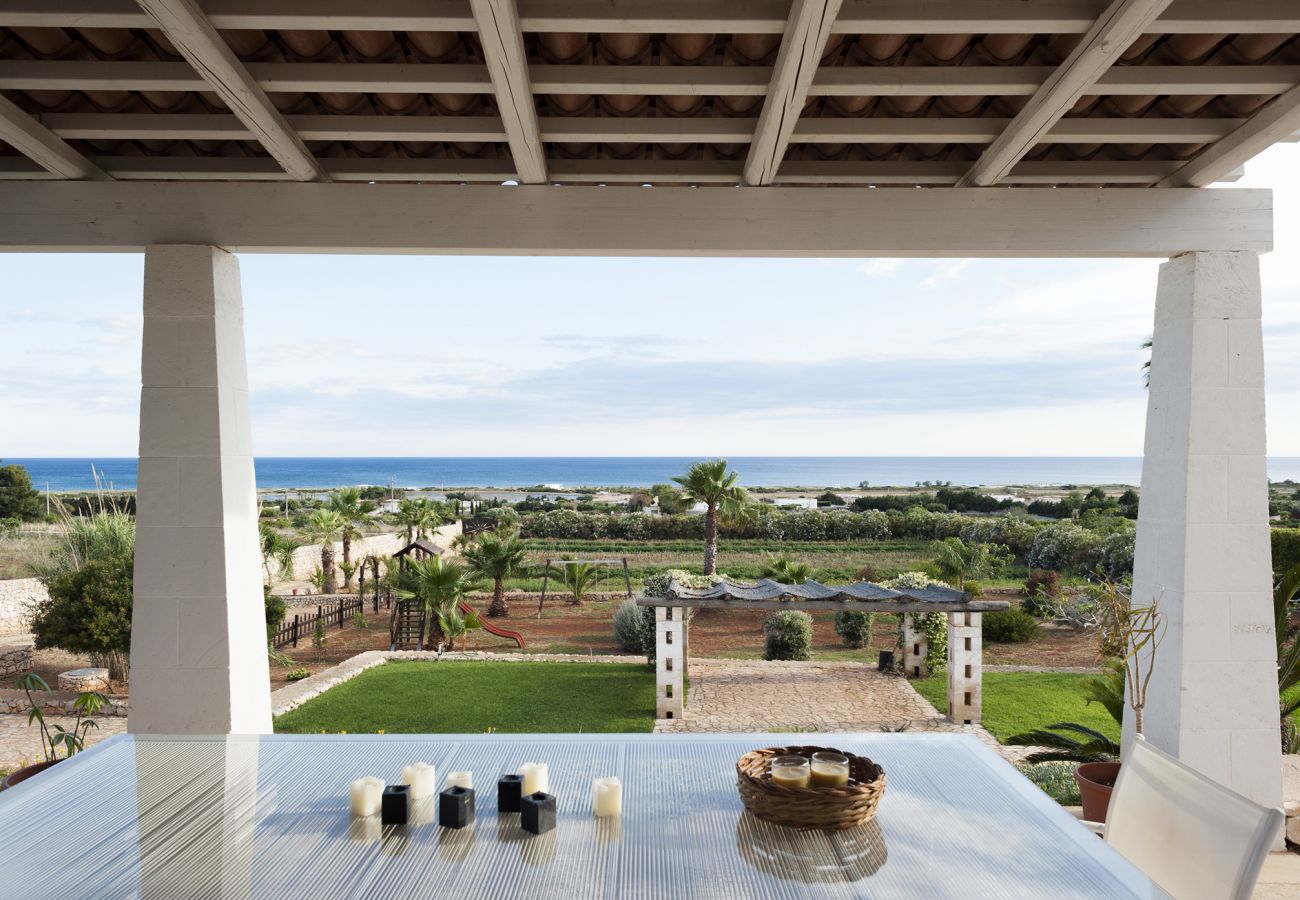 Villa in Pescoluse - Strandvilla mit Meerblick-Whirlpool und Spielplatz