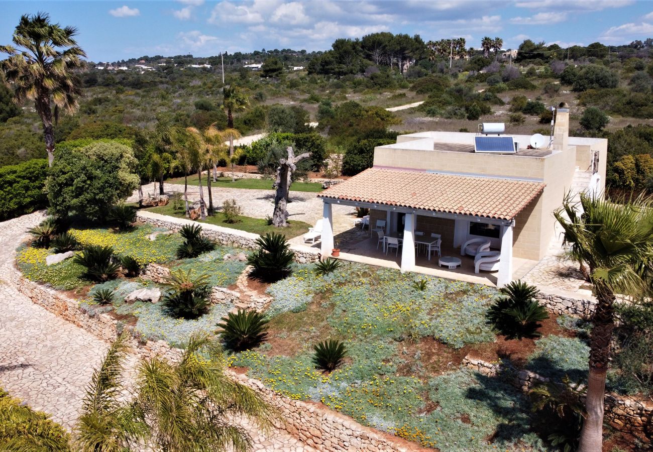 Villa in Pescoluse - Strandvilla mit Meerblick-Whirlpool und Spielplatz