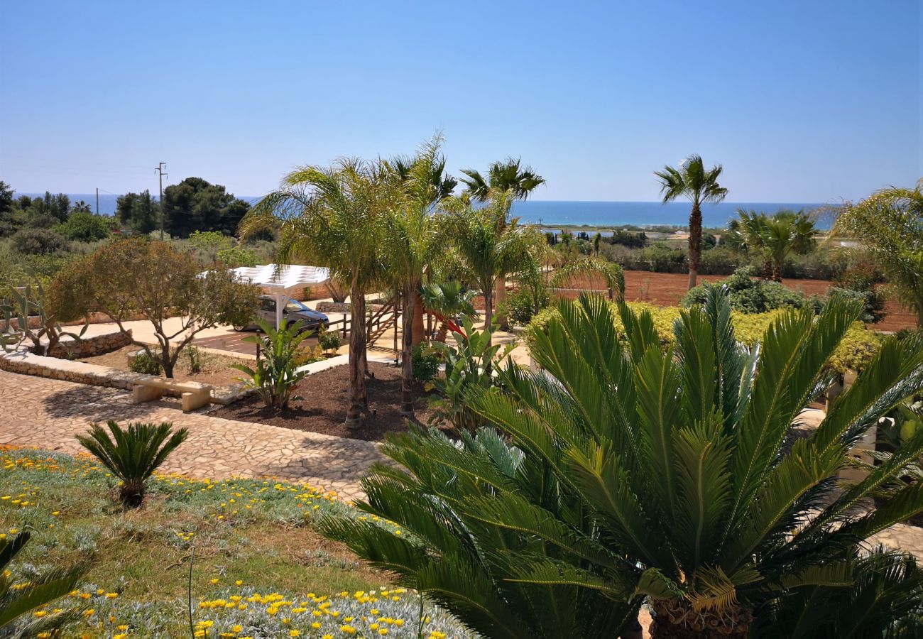 Villa in Pescoluse - Strandvilla mit Meerblick-Whirlpool und Spielplatz