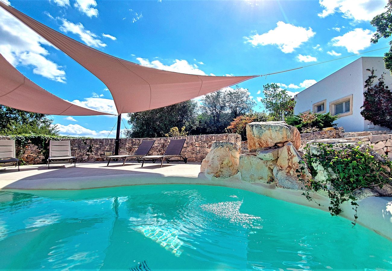 Villa in Cisternino - Renoviertes Trulli-Anwesen mit Pool