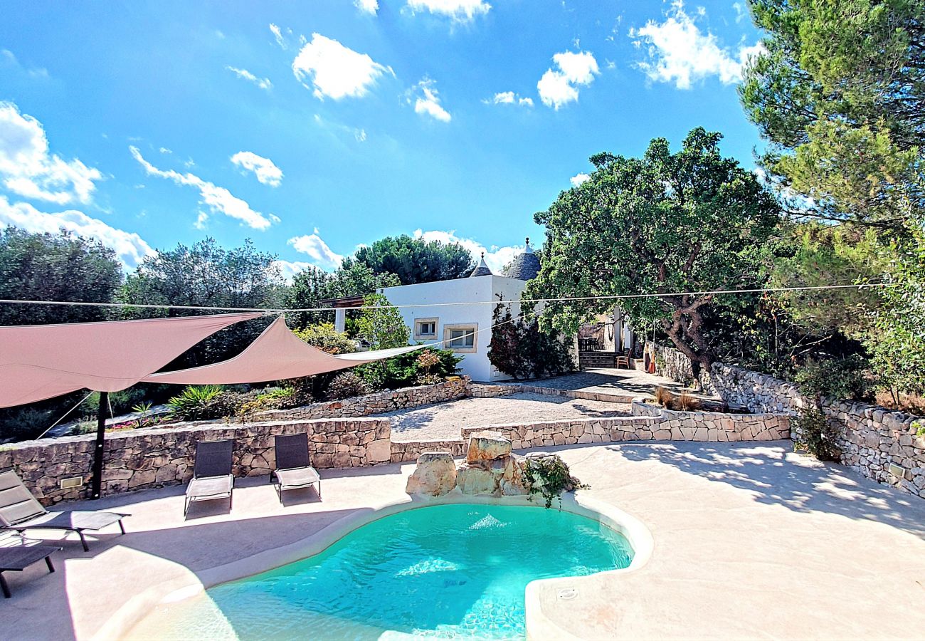 Villa in Cisternino - Renoviertes Trulli-Anwesen mit Pool