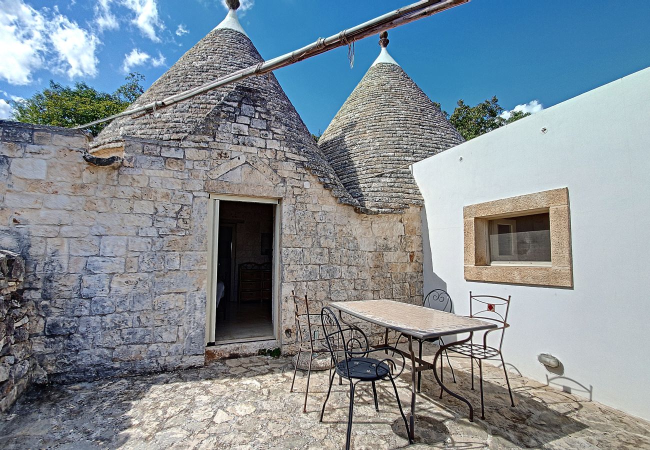 Villa in Cisternino - Renoviertes Trulli-Anwesen mit Pool