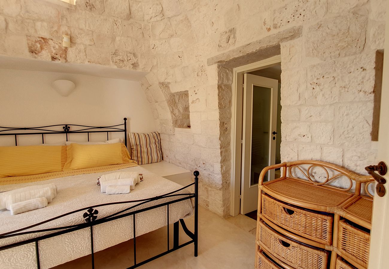 Villa in Cisternino - Renoviertes Trulli-Anwesen mit Pool