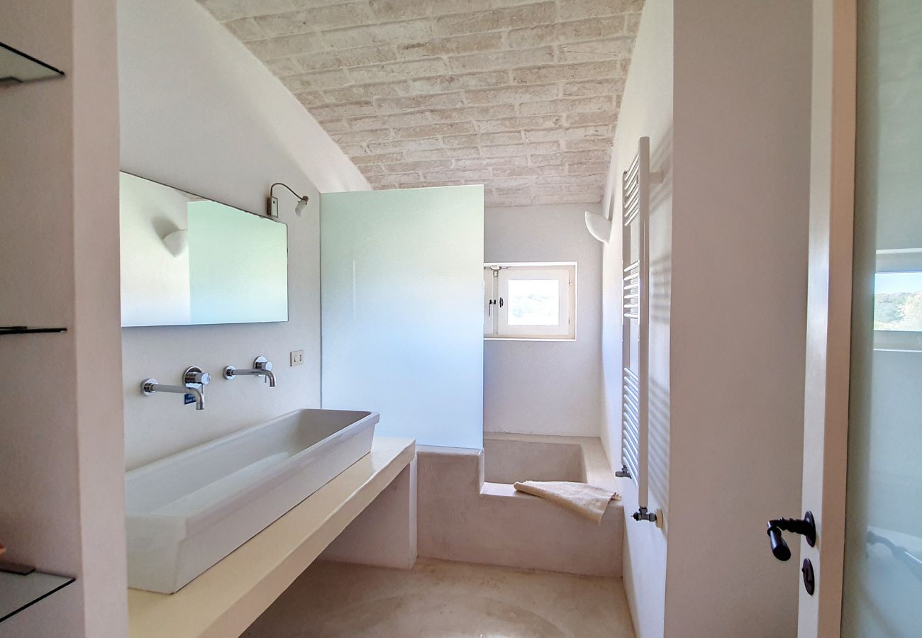 Villa in Cisternino - Renoviertes Trulli-Anwesen mit Pool