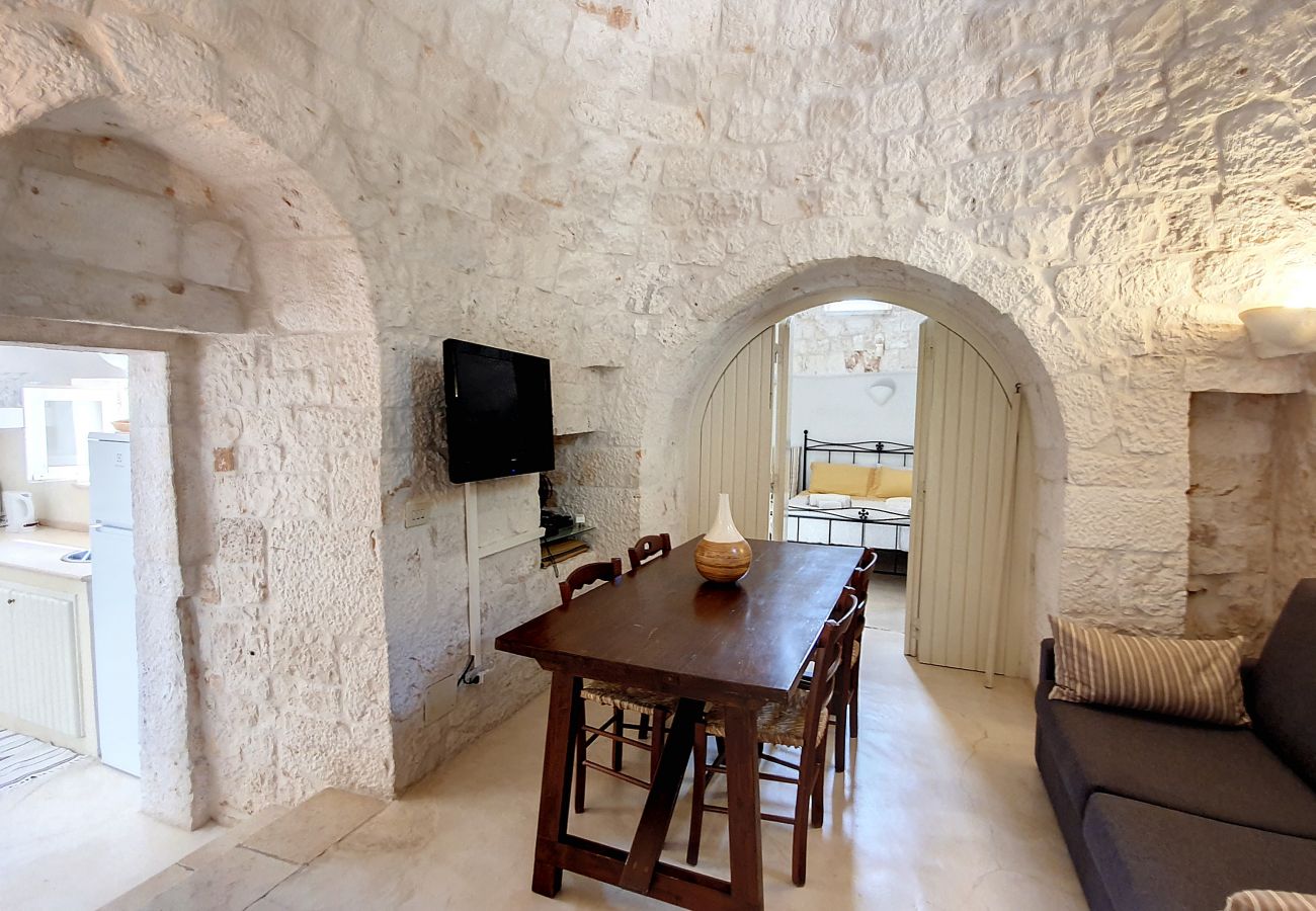 Villa in Cisternino - Renoviertes Trulli-Anwesen mit Pool