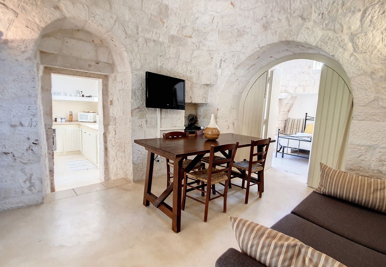 Villa in Cisternino - Renoviertes Trulli-Anwesen mit Pool