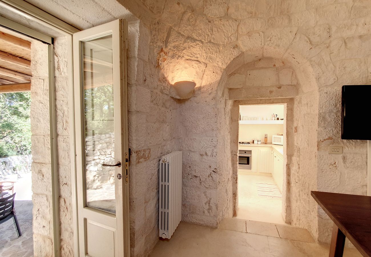 Villa in Cisternino - Renoviertes Trulli-Anwesen mit Pool