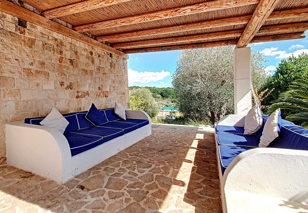 Villa in Cisternino - Renoviertes Trulli-Anwesen mit Pool