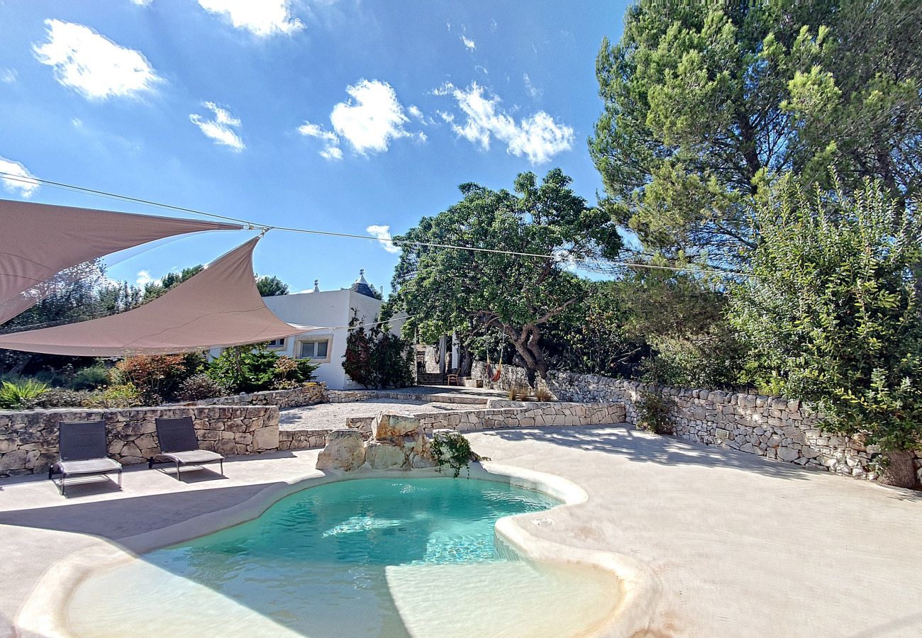 Villa in Cisternino - Renoviertes Trulli-Anwesen mit Pool