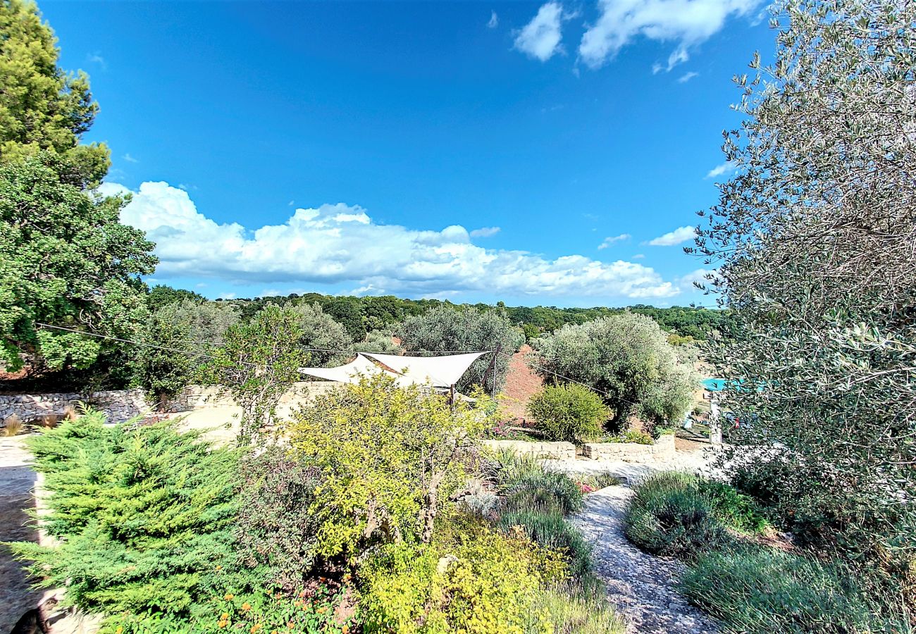 Villa in Cisternino - Renoviertes Trulli-Anwesen mit Pool