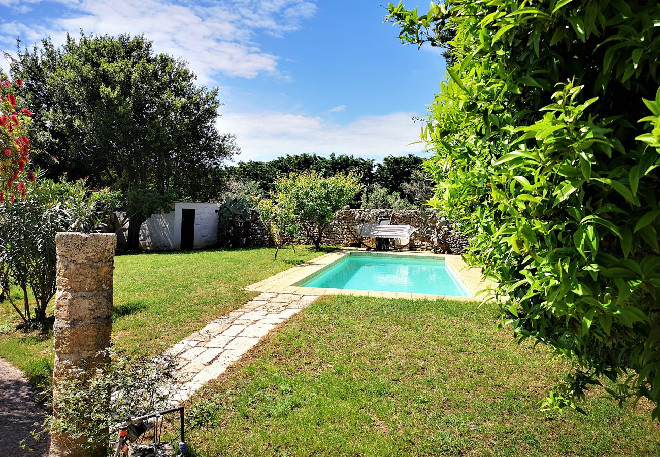 Villa in Castrignano del Capo - 4 km vom Meer: Design-Altstadthaus mit Pool