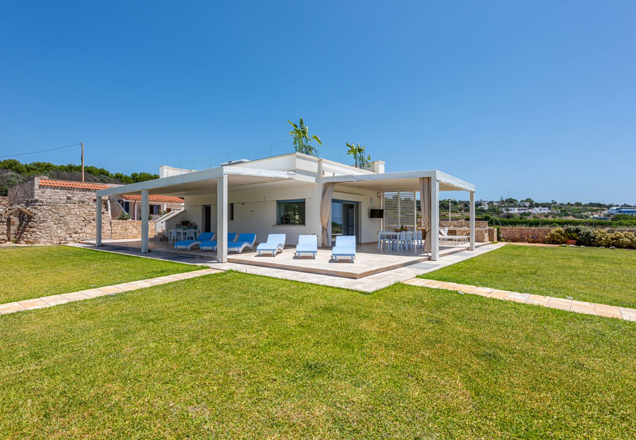 Villa in Marina di Felloniche - Toplage mit Meerzugang, beheiztem Pool, Whirlpool