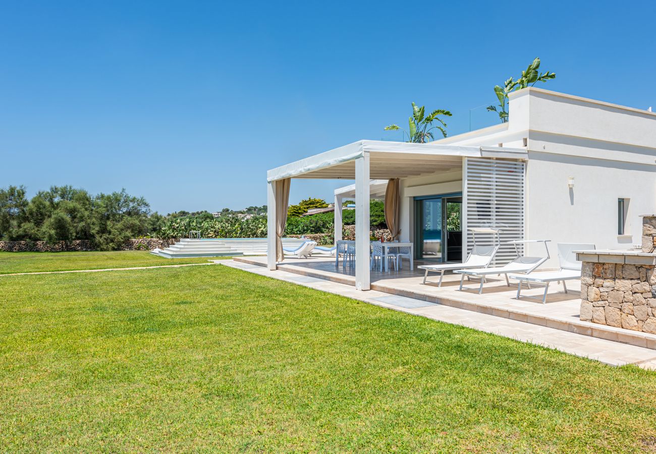 Villa in Marina di Felloniche - Toplage mit Meerzugang, beheiztem Pool, Whirlpool