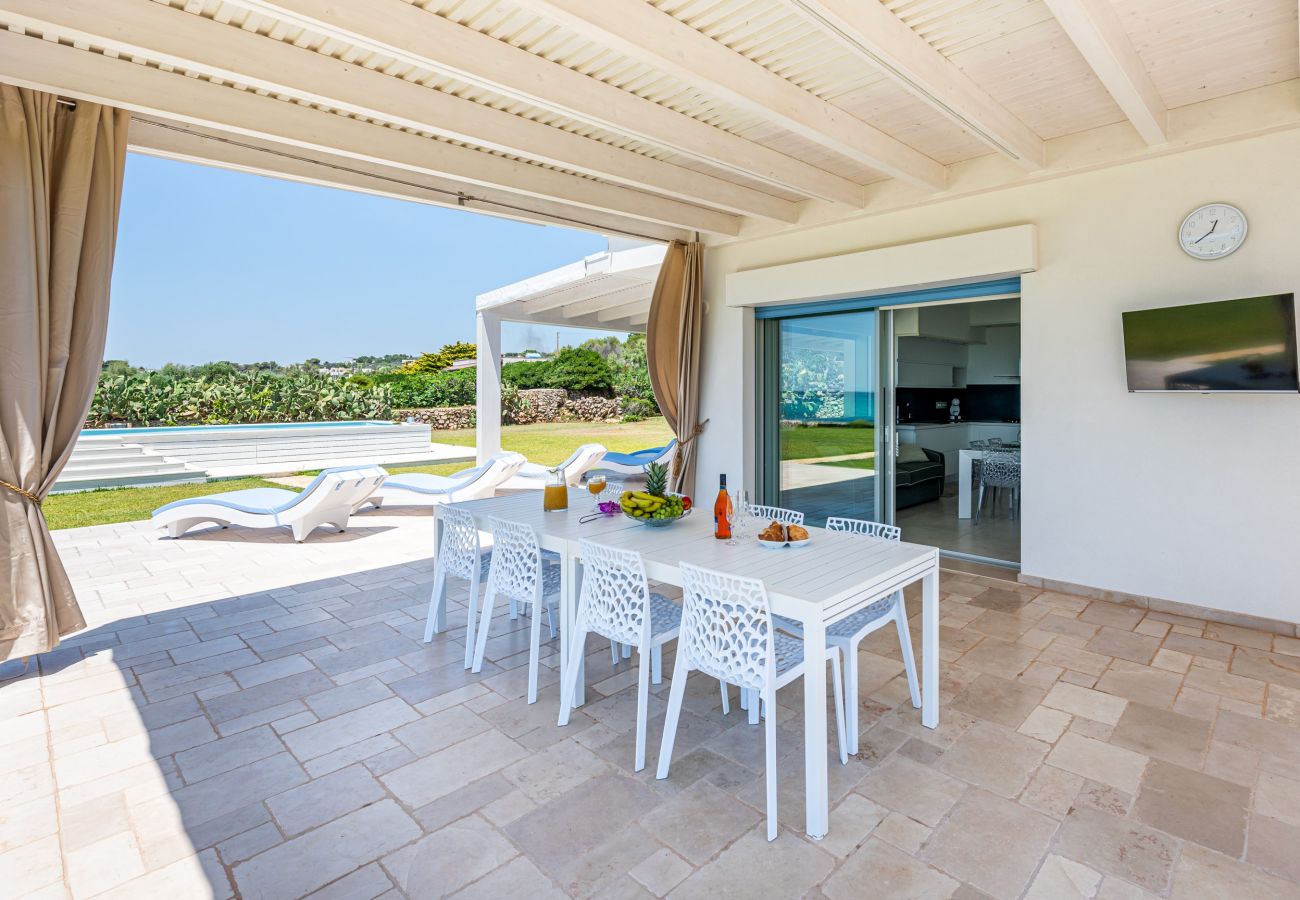 Villa in Marina di Felloniche - Toplage mit Meerzugang, beheiztem Pool, Whirlpool