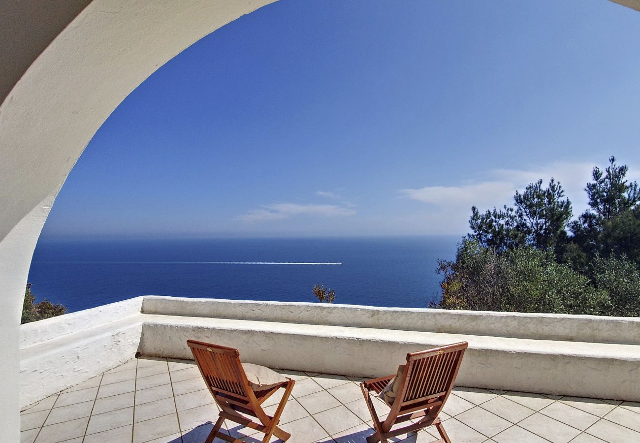 Villa in Leuca - Atemberaubend: Terrassenhaus mit 180°-Meerblick