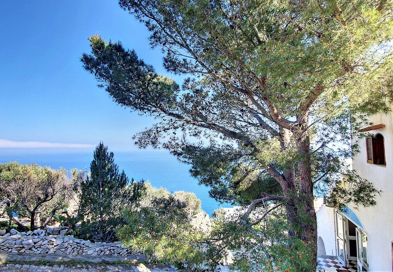 Villa in Leuca - Atemberaubend: Terrassenhaus mit 180°-Meerblick