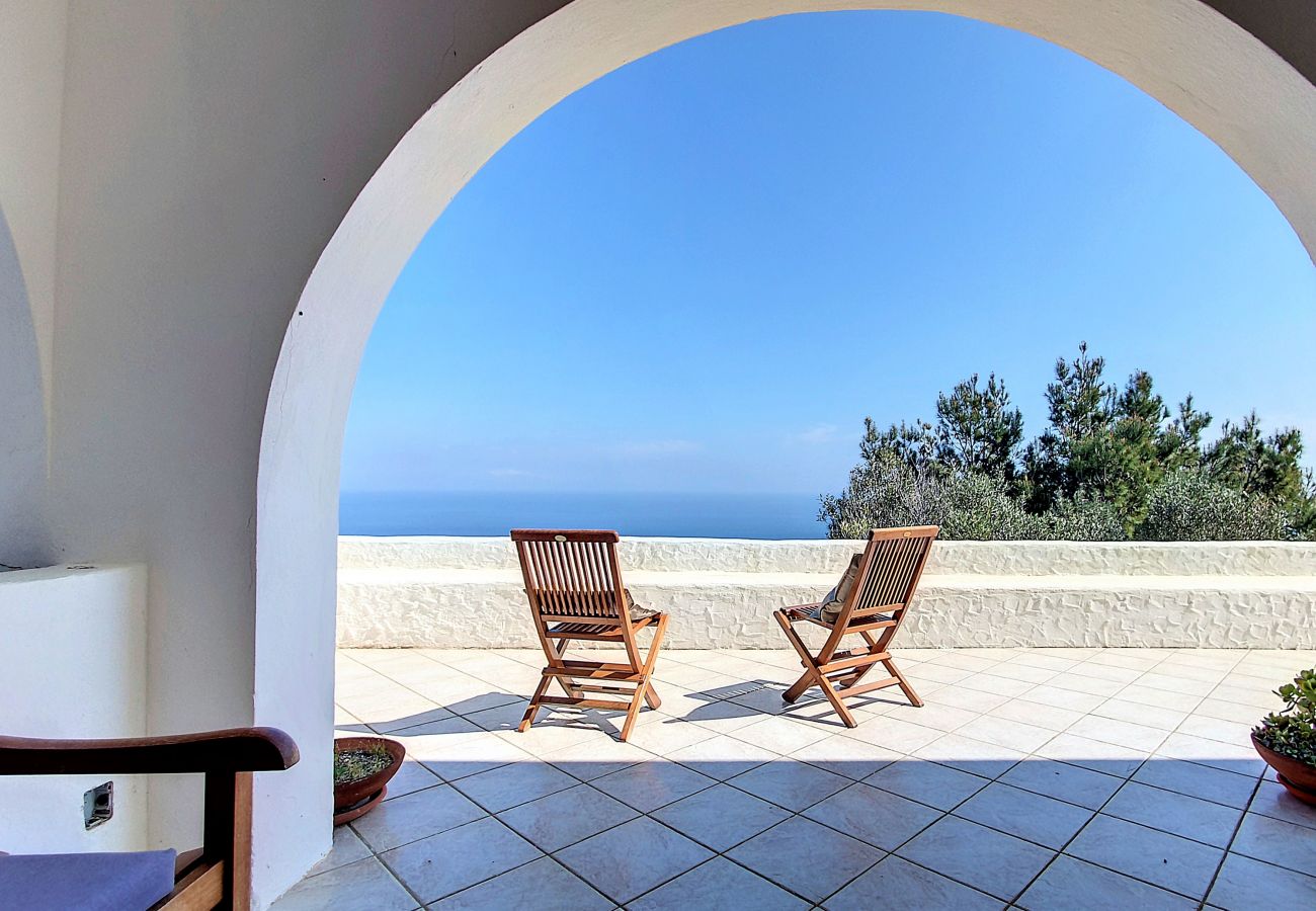 Villa in Leuca - Atemberaubend: Terrassenhaus mit 180°-Meerblick