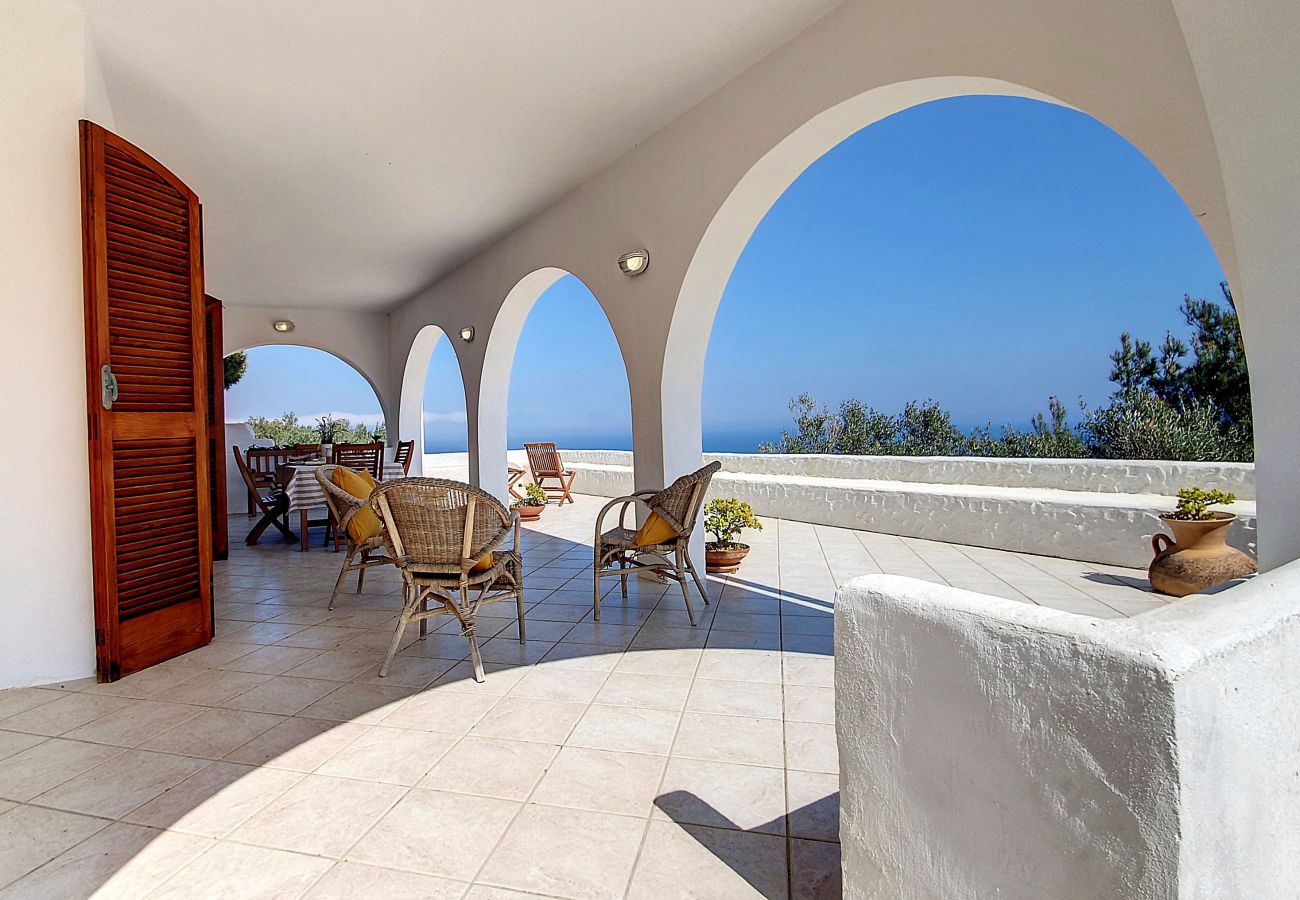 Villa in Leuca - Atemberaubend: Terrassenhaus mit 180°-Meerblick