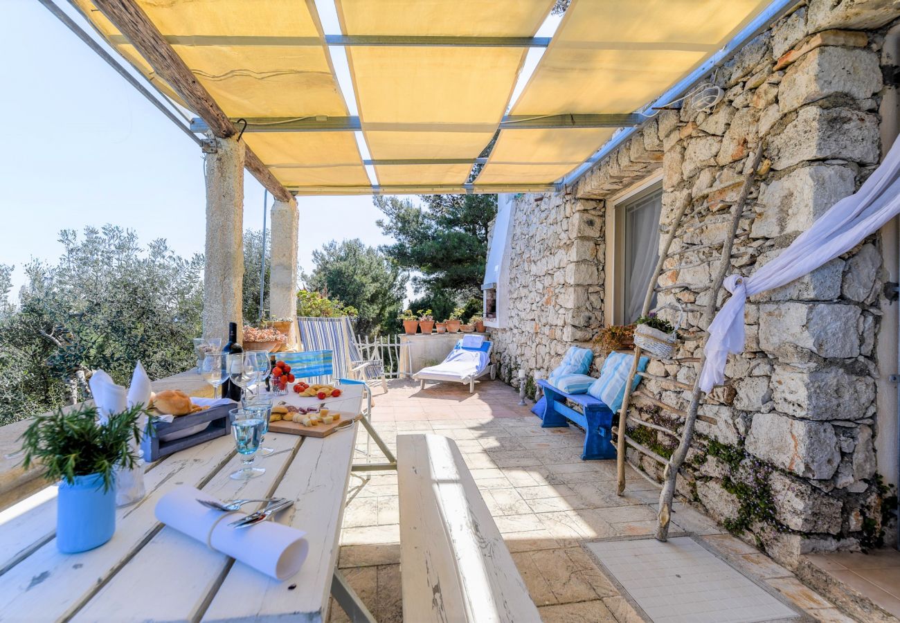 Ferienhaus in Leuca - Steinhäuschen mit fantastischem Meerblick (B)