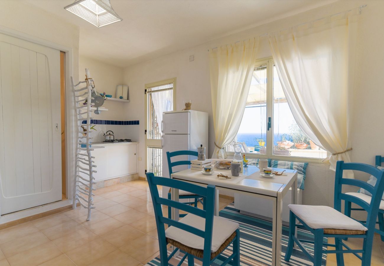 Ferienhaus in Leuca - Steinhäuschen mit fantastischem Meerblick (B)