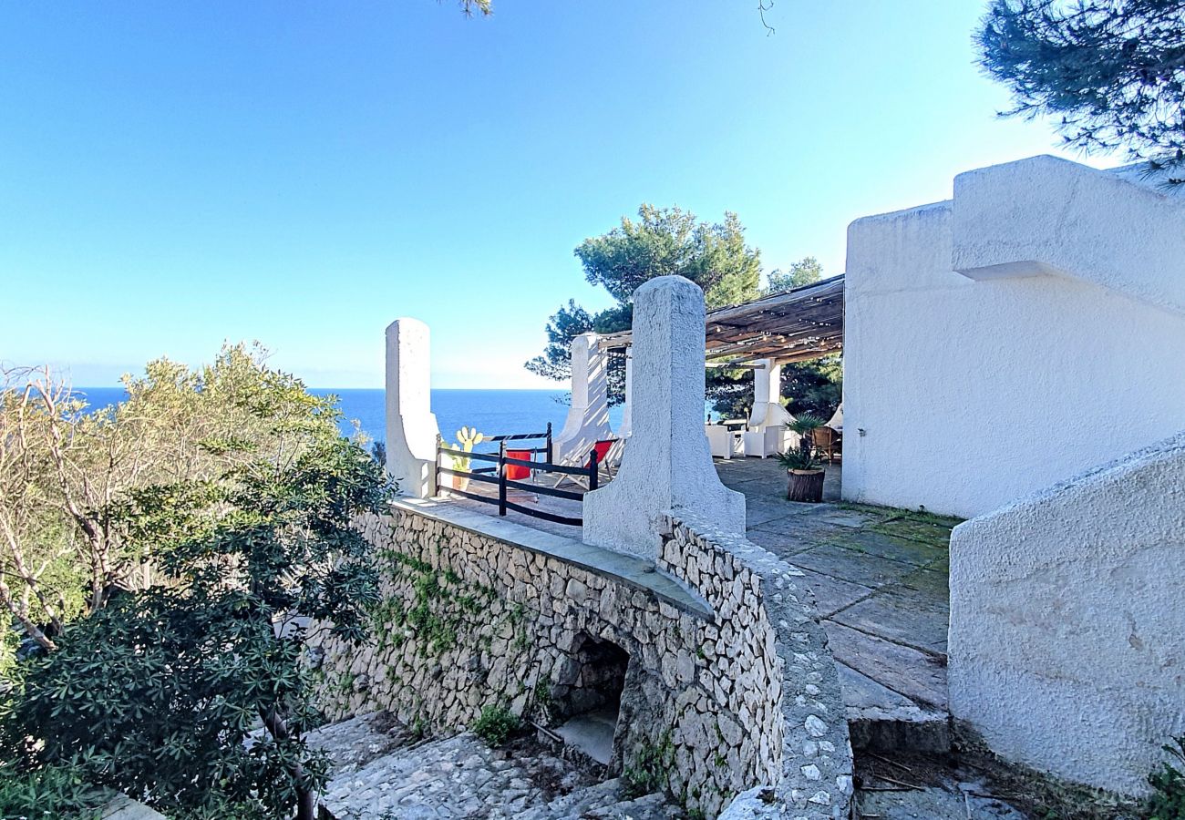 Villa in Castro - Verwunschenes Ferienhaus m. Meerzugang & Meerblick (Haus A)